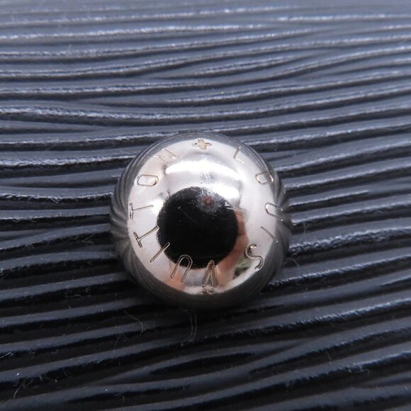 LOUIS VUITTON Cluny Size BB Epi Leather Noir - Picture 12 of 16